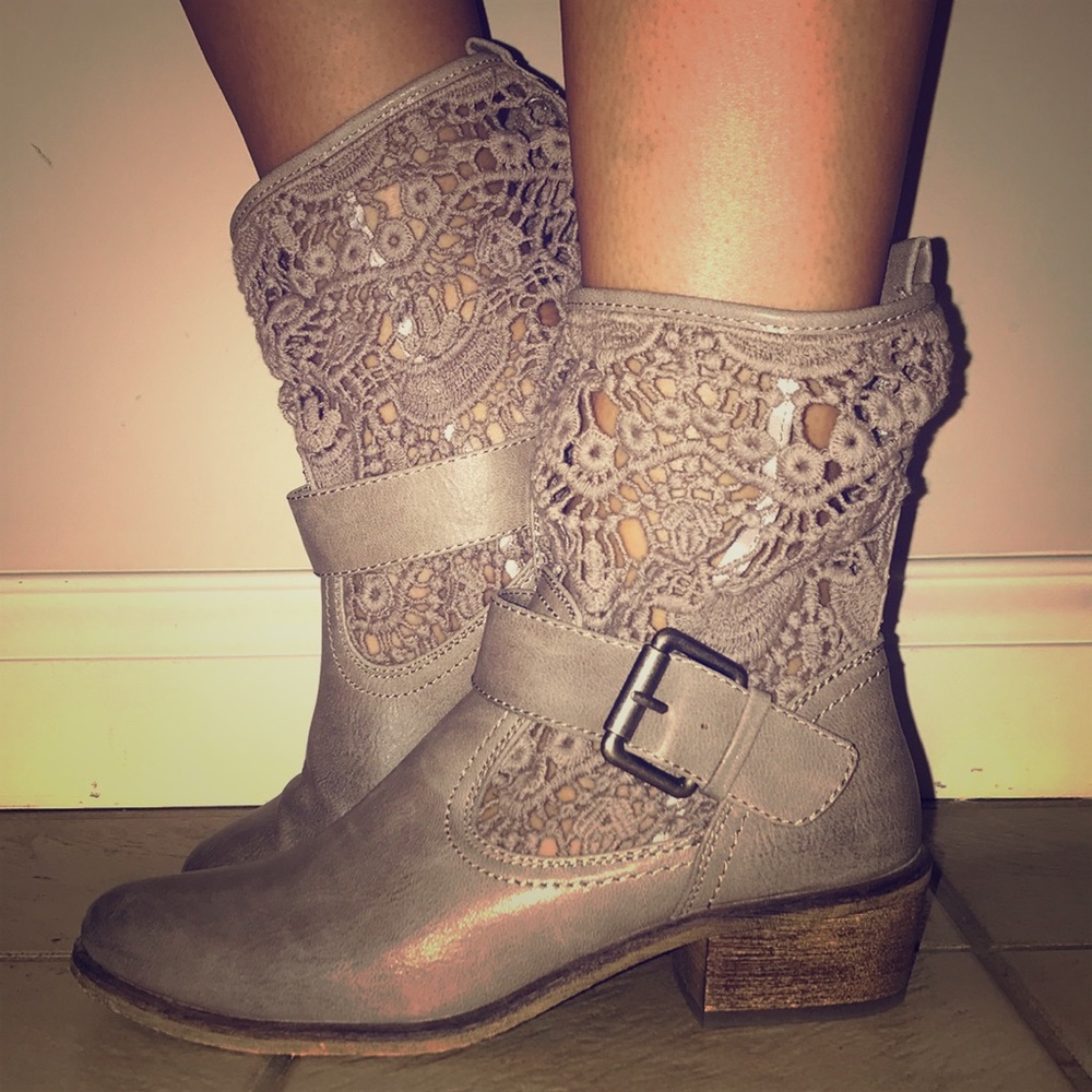 BareTraps Boots